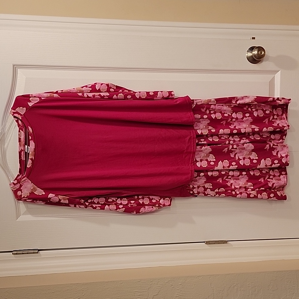 Hello Mello Lounge Top and Bottom Set Size Medium/Large Color Pink Solid Floral